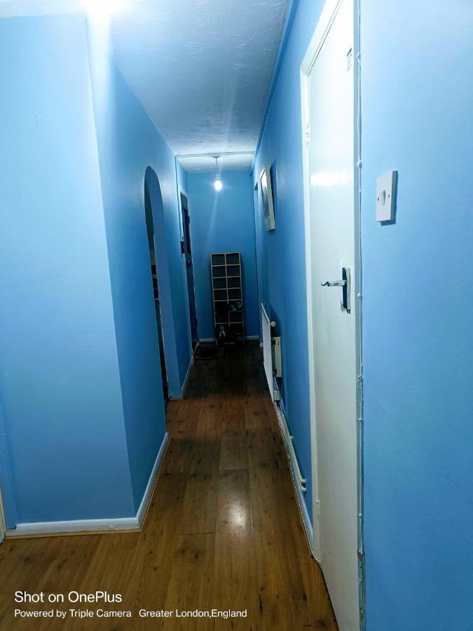 London's Bed With Breakfast & Free Parking