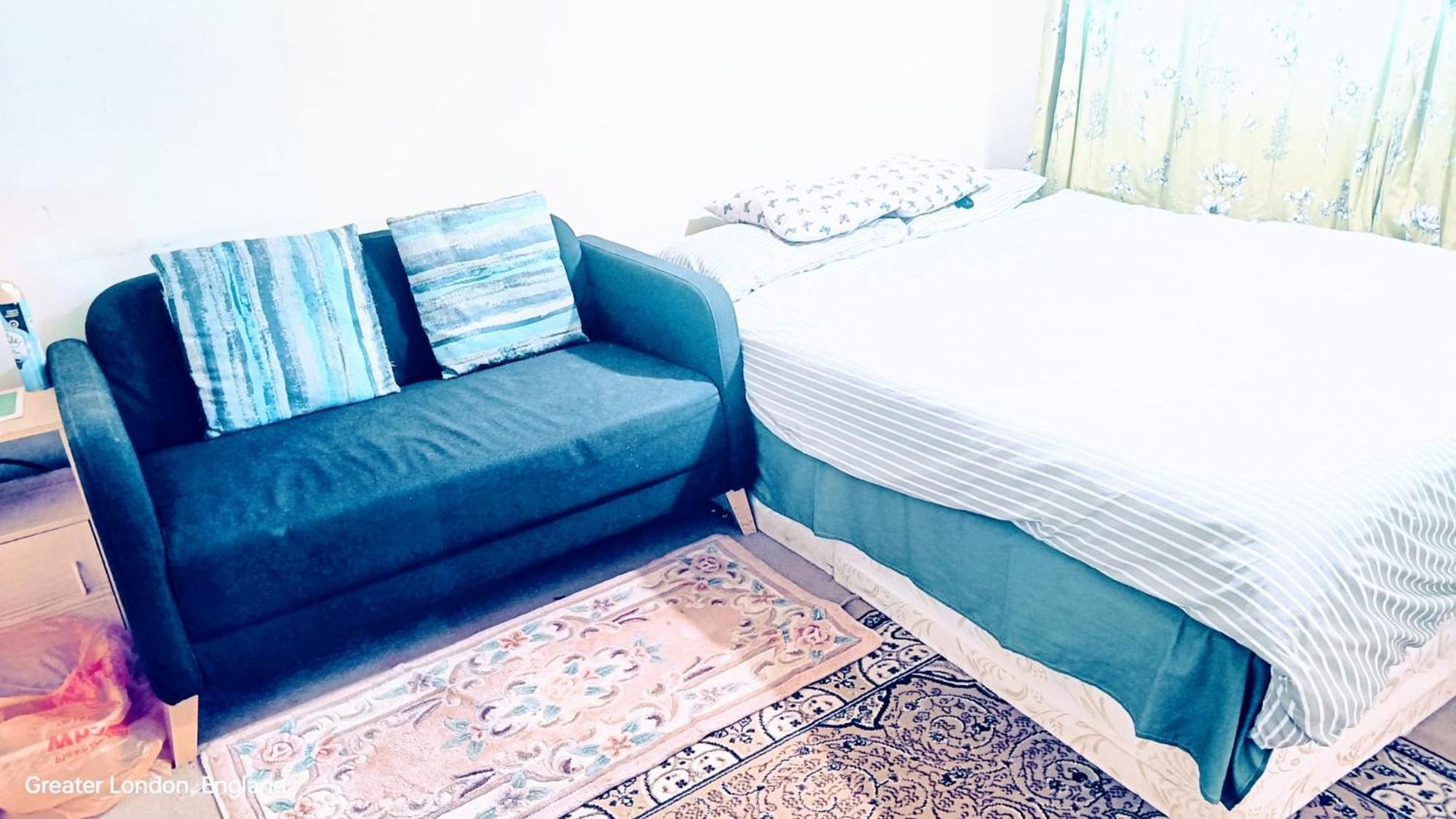 London's Bed With Breakfast & Free Parking London