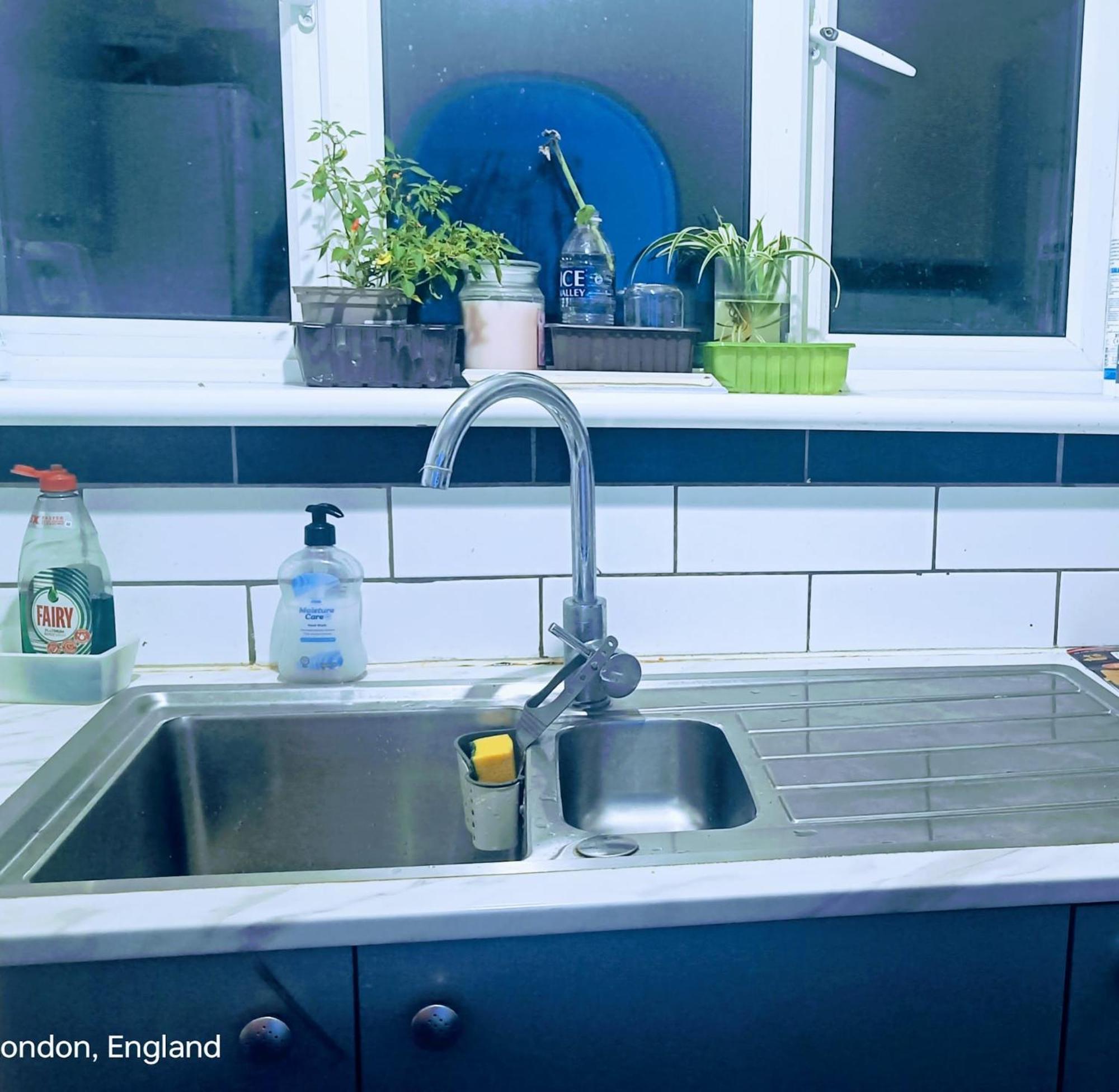 Homestay London's Bed With Breakfast & Free Parking